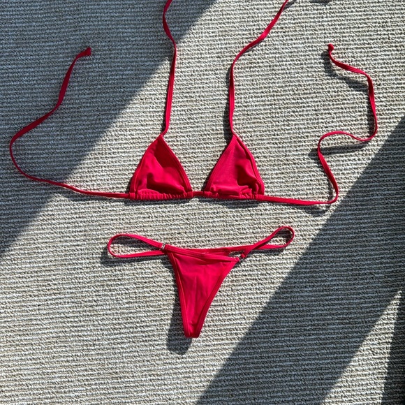 Red micro bikini - Picture 1 of 1
